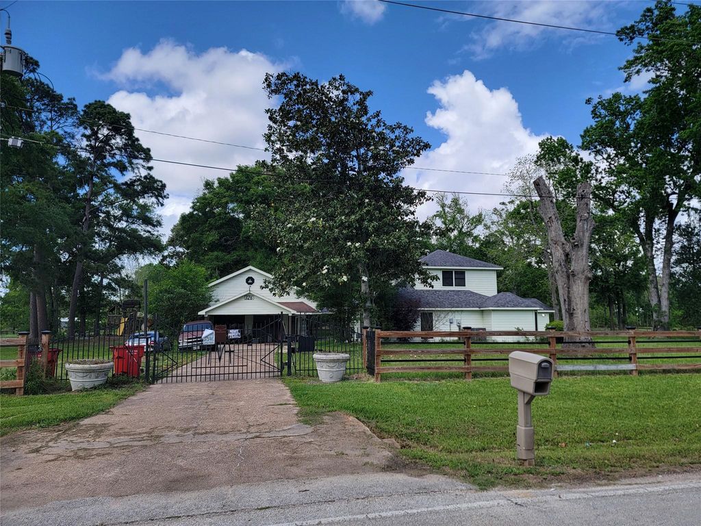 326 Spanish Cove Drive, Crosby, TX 77532