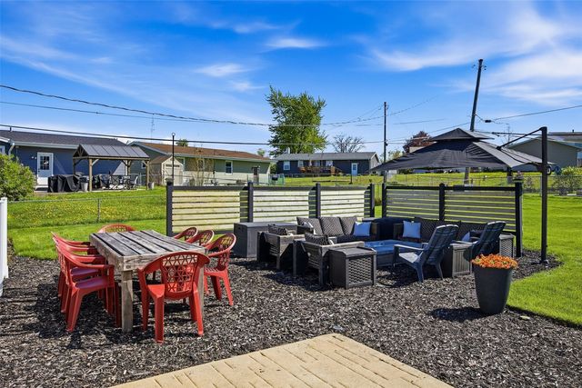 5759 1st Avenue SW, Cedar Rapids, IA 52405