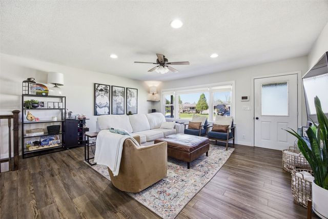 5759 1st Avenue SW, Cedar Rapids, IA 52405