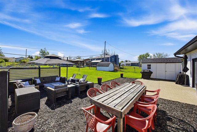 5759 1st Avenue SW, Cedar Rapids, IA 52405