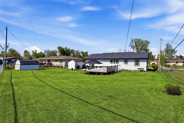5759 1st Avenue SW, Cedar Rapids, IA 52405