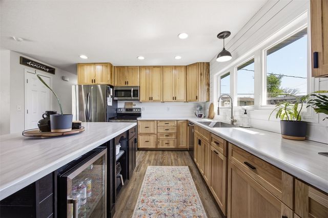 5759 1st Avenue SW, Cedar Rapids, IA 52405