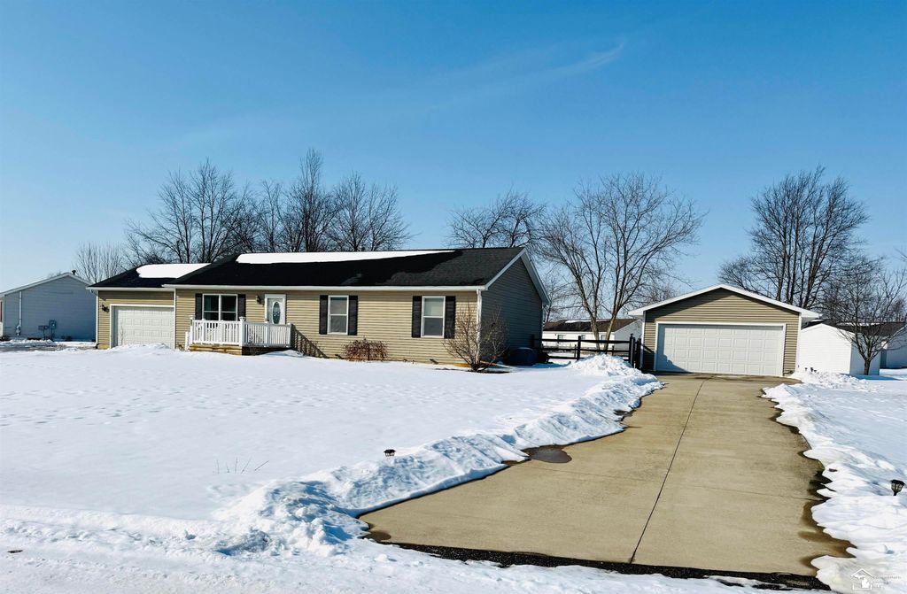 1826 Oak Leaf Drive, Adrian Twp, MI 49221