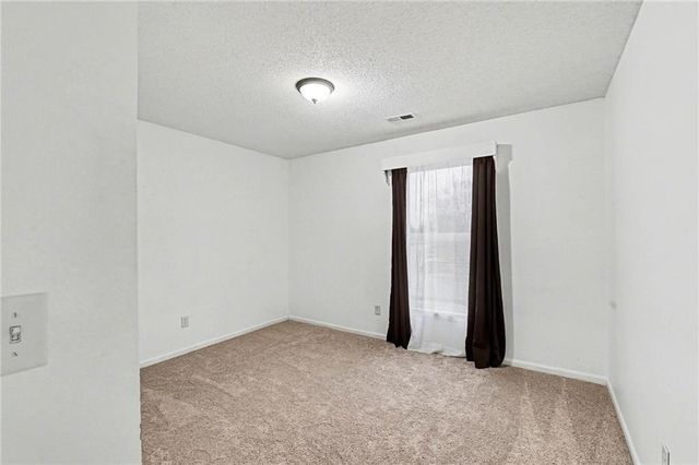 18527 W 153 Place, Olathe, KS 66062