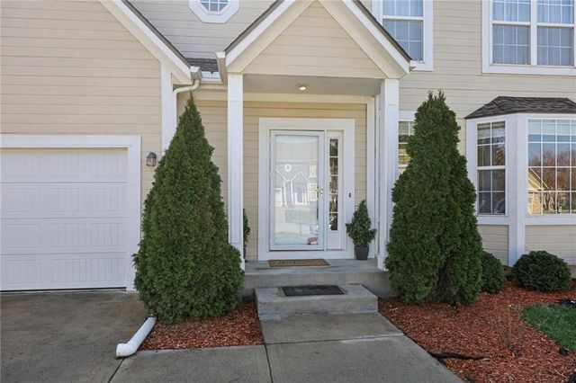 18527 W 153 Place, Olathe, KS 66062