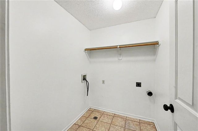 18527 W 153 Place, Olathe, KS 66062