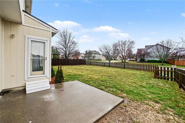 18527 W 153 Place, Olathe, KS 66062