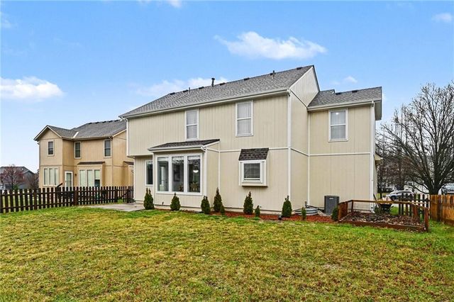 18527 W 153 Place, Olathe, KS 66062