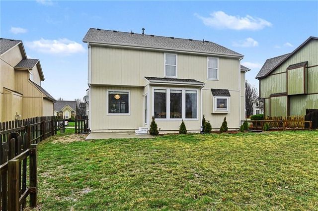 18527 W 153 Place, Olathe, KS 66062