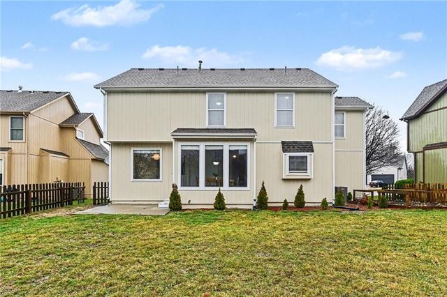 18527 W 153 Place, Olathe, KS 66062