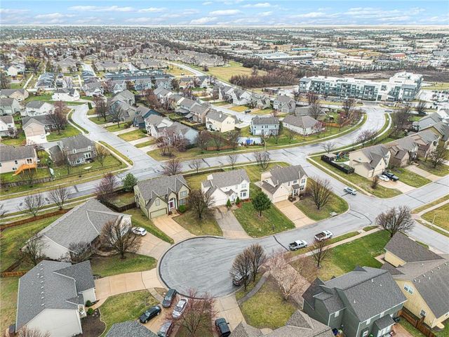 18527 W 153 Place, Olathe, KS 66062