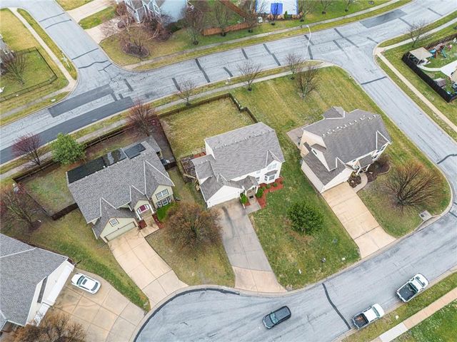 18527 W 153 Place, Olathe, KS 66062