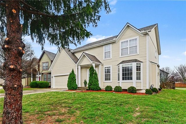 18527 W 153 Place, Olathe, KS 66062