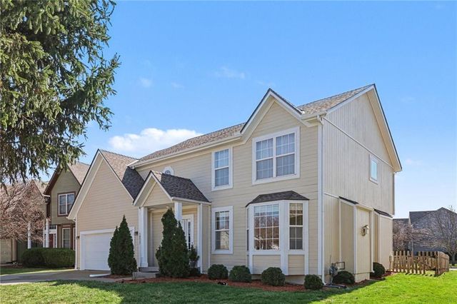 18527 W 153 Place, Olathe, KS 66062