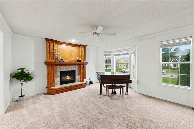 18527 W 153 Place, Olathe, KS 66062