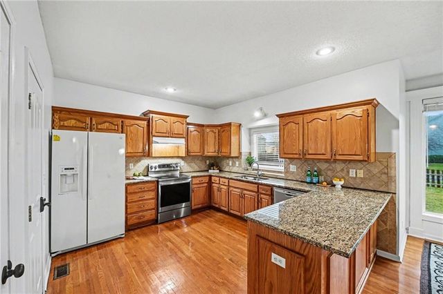 18527 W 153 Place, Olathe, KS 66062