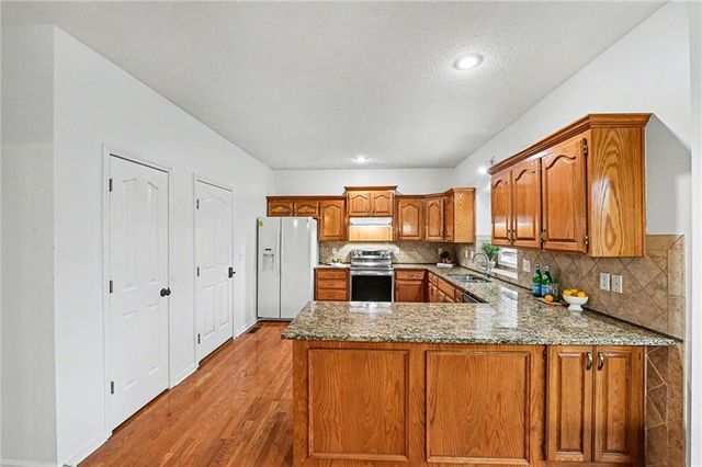 18527 W 153 Place, Olathe, KS 66062