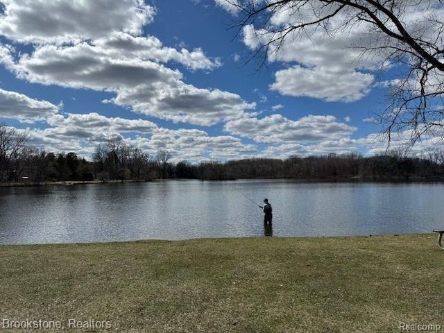 711 Sylvanwood Drive, Troy, MI 48085