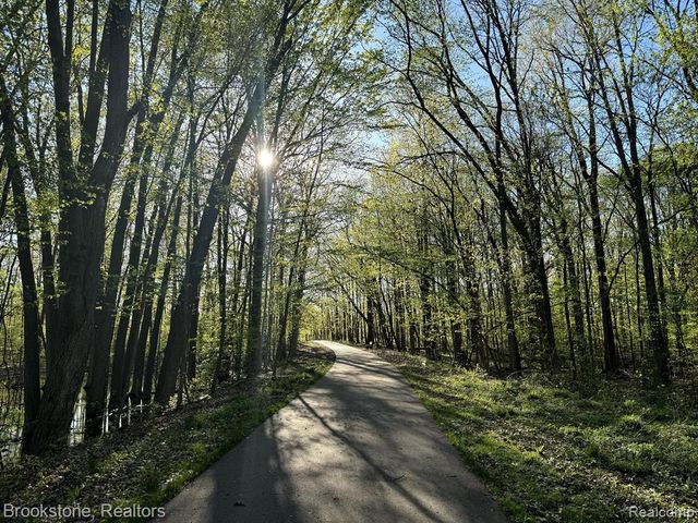 711 Sylvanwood Drive, Troy, MI 48085