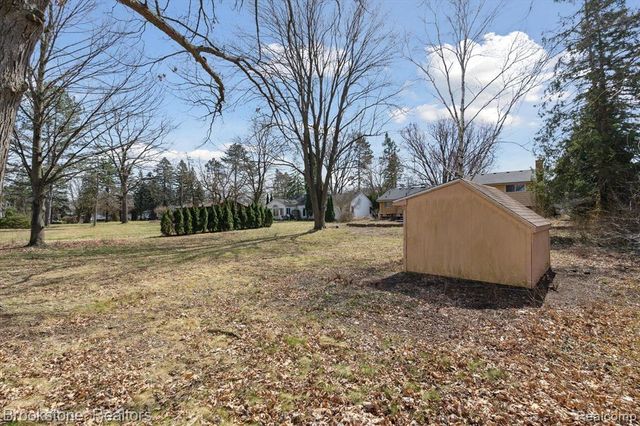 711 Sylvanwood Drive, Troy, MI 48085