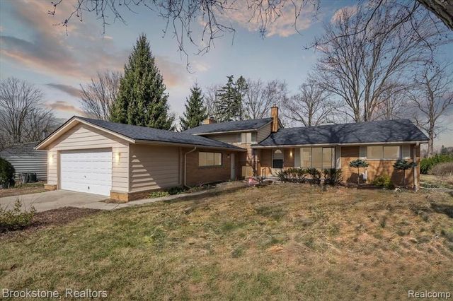 711 Sylvanwood Drive, Troy, MI 48085