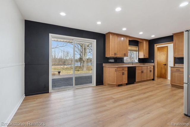 711 Sylvanwood Drive, Troy, MI 48085