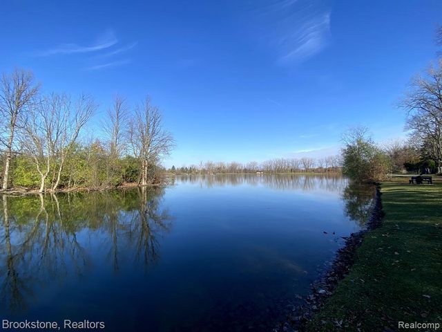 711 Sylvanwood Drive, Troy, MI 48085