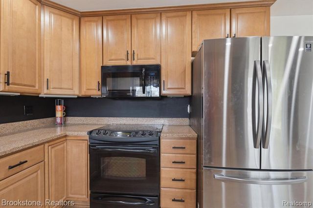 711 Sylvanwood Drive, Troy, MI 48085