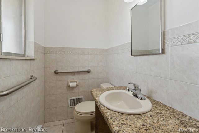 711 Sylvanwood Drive, Troy, MI 48085