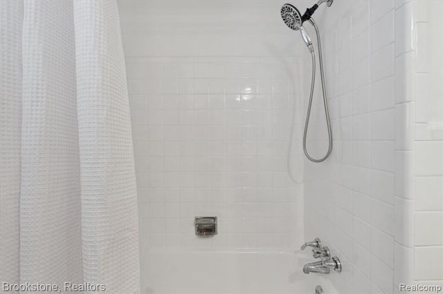 711 Sylvanwood Drive, Troy, MI 48085