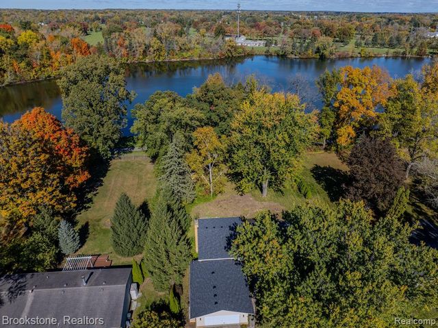 711 Sylvanwood Drive, Troy, MI 48085