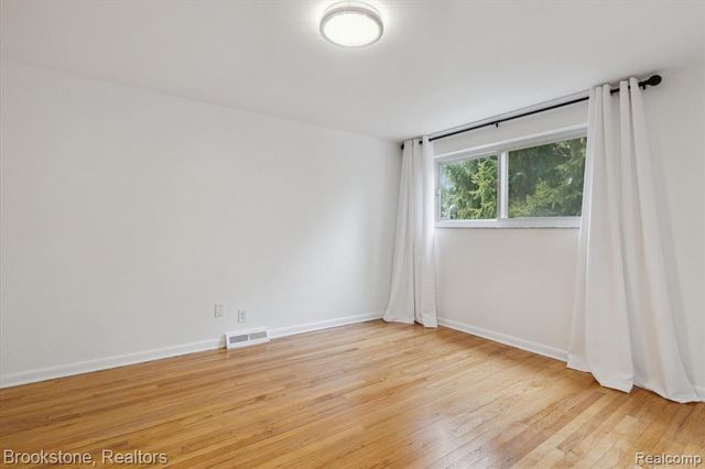 711 Sylvanwood Drive, Troy, MI 48085