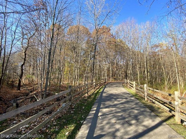 711 Sylvanwood Drive, Troy, MI 48085