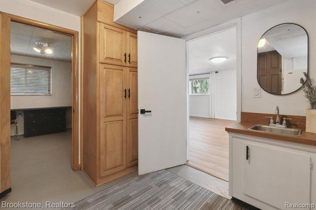 711 Sylvanwood Drive, Troy, MI 48085