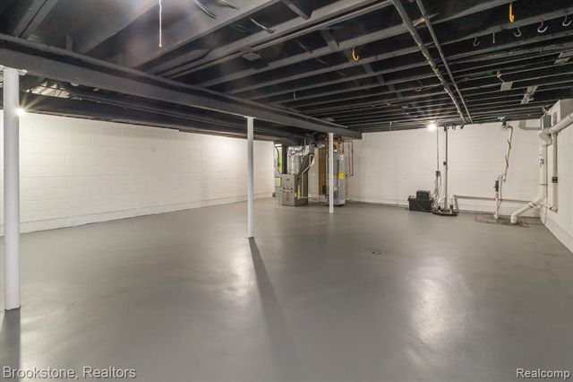 711 Sylvanwood Drive, Troy, MI 48085