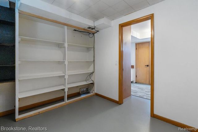 711 Sylvanwood Drive, Troy, MI 48085