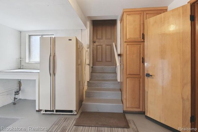 711 Sylvanwood Drive, Troy, MI 48085