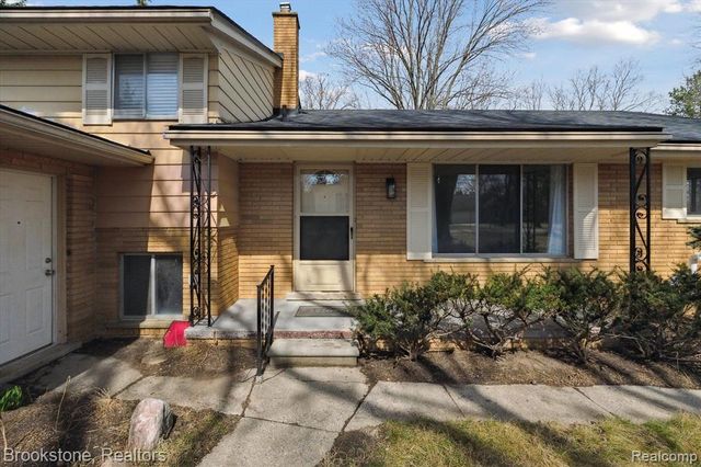 711 Sylvanwood Drive, Troy, MI 48085