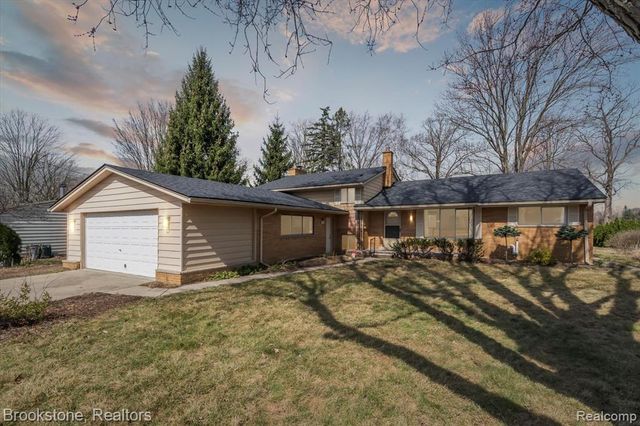 711 Sylvanwood Drive, Troy, MI 48085