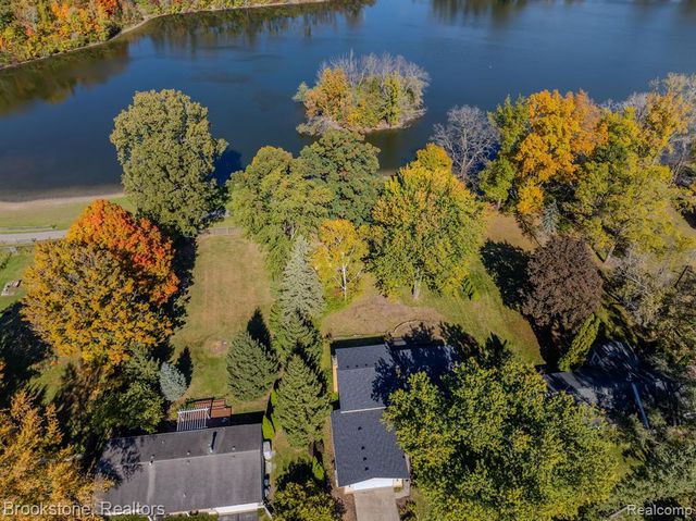 711 Sylvanwood Drive, Troy, MI 48085