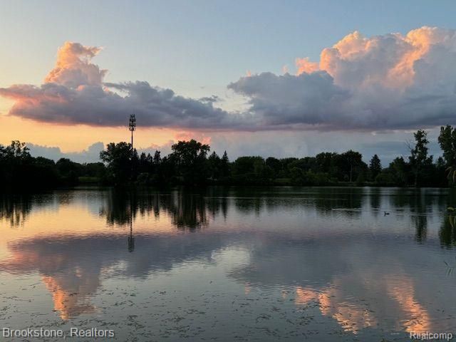 711 Sylvanwood Drive, Troy, MI 48085