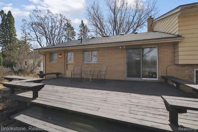 711 Sylvanwood Drive, Troy, MI 48085