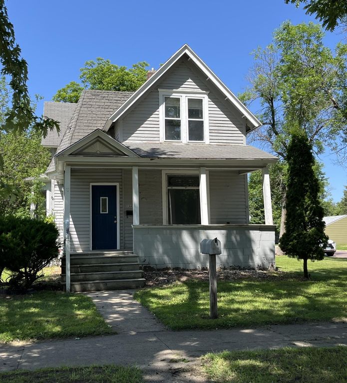 1364 5th Avenue N, Windom, MN 56101