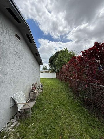 6708 Raleigh St, Hollywood, FL 33024