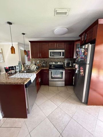 6708 Raleigh St, Hollywood, FL 33024