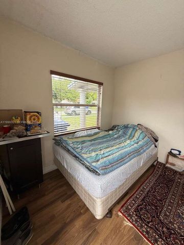 6708 Raleigh St, Hollywood, FL 33024