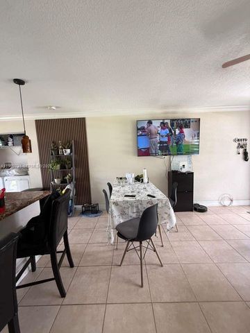 6708 Raleigh St, Hollywood, FL 33024