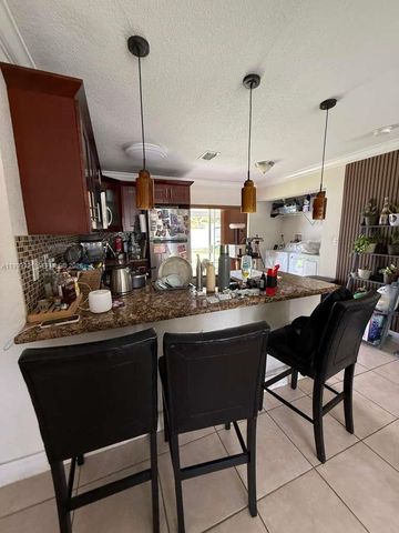 6708 Raleigh St, Hollywood, FL 33024