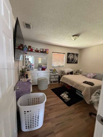 6708 Raleigh St, Hollywood, FL 33024