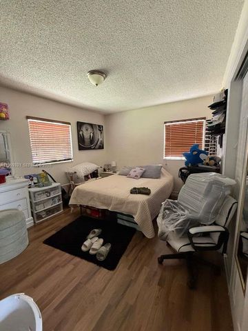 6708 Raleigh St, Hollywood, FL 33024